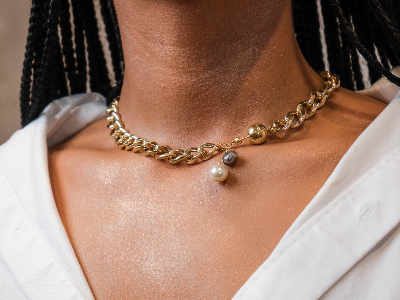 Gold Field Chain - Moon's Shadow - Fresh Water & Artificial Pearl Necklace