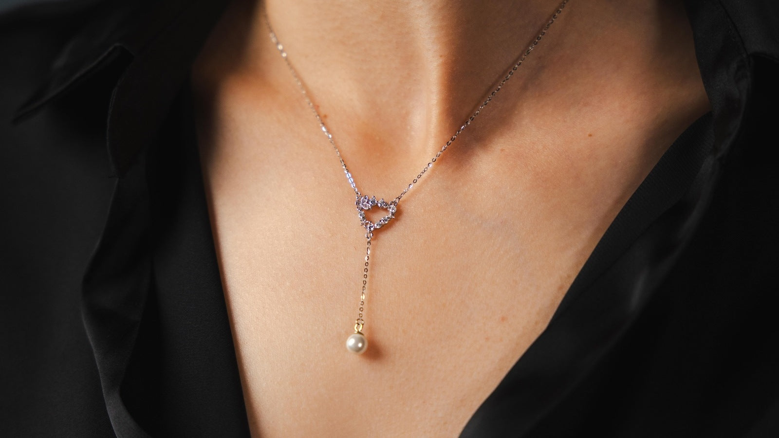 Floral Pearl Elegance Necklace